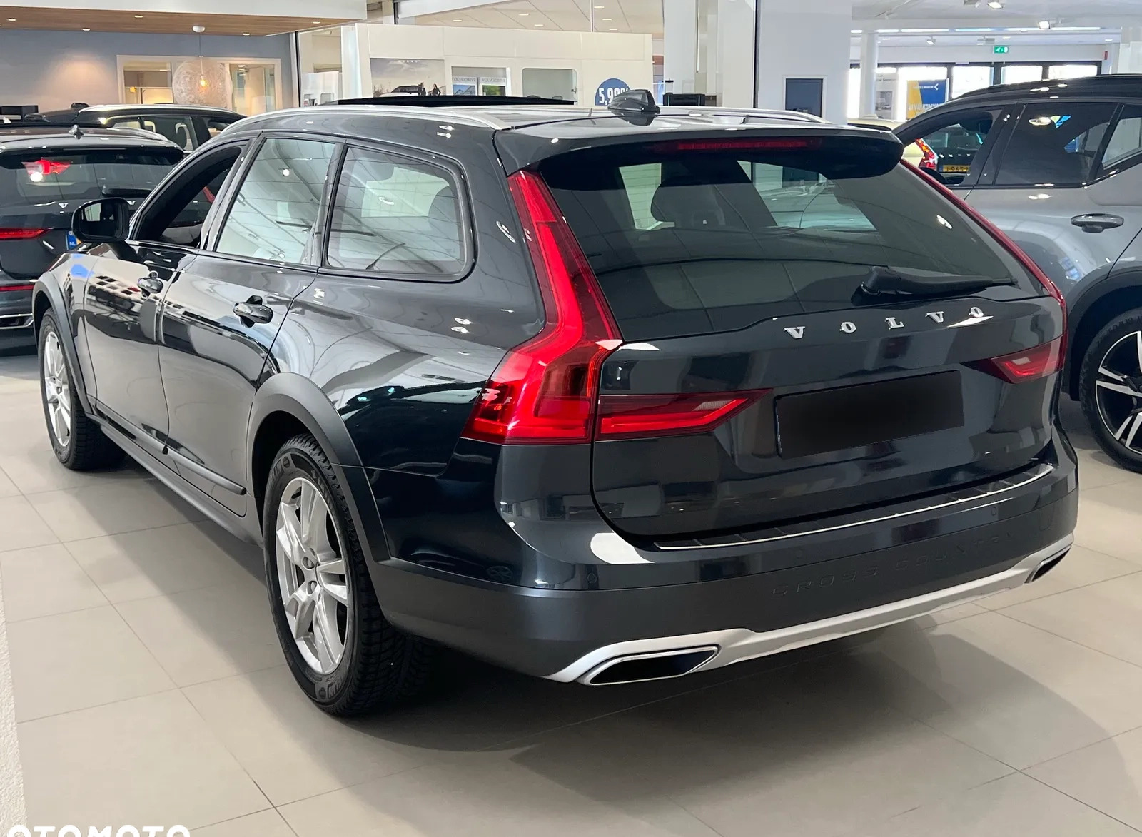 Volvo V90 Cross Country cena 135900 przebieg: 161900, rok produkcji 2017 z Zawidów małe 277